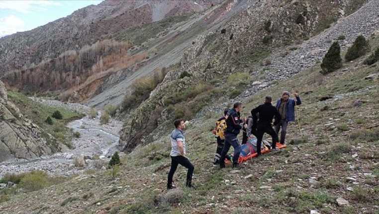 Zehirlenen Kadın Askeri Helikopterle