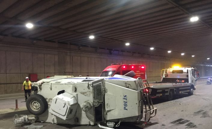 Adana’da zırhlı polis aracı ile içinde baba ve kızının olduğu