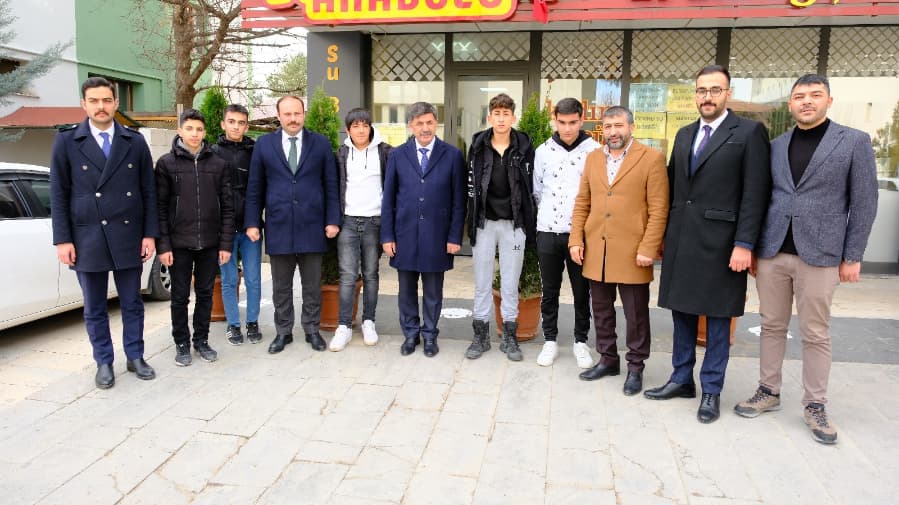 Erzincan Belediye Başkanı Bekir Aksun esnaf ziyaretinde bulunup vatandaşlarla hasbihal