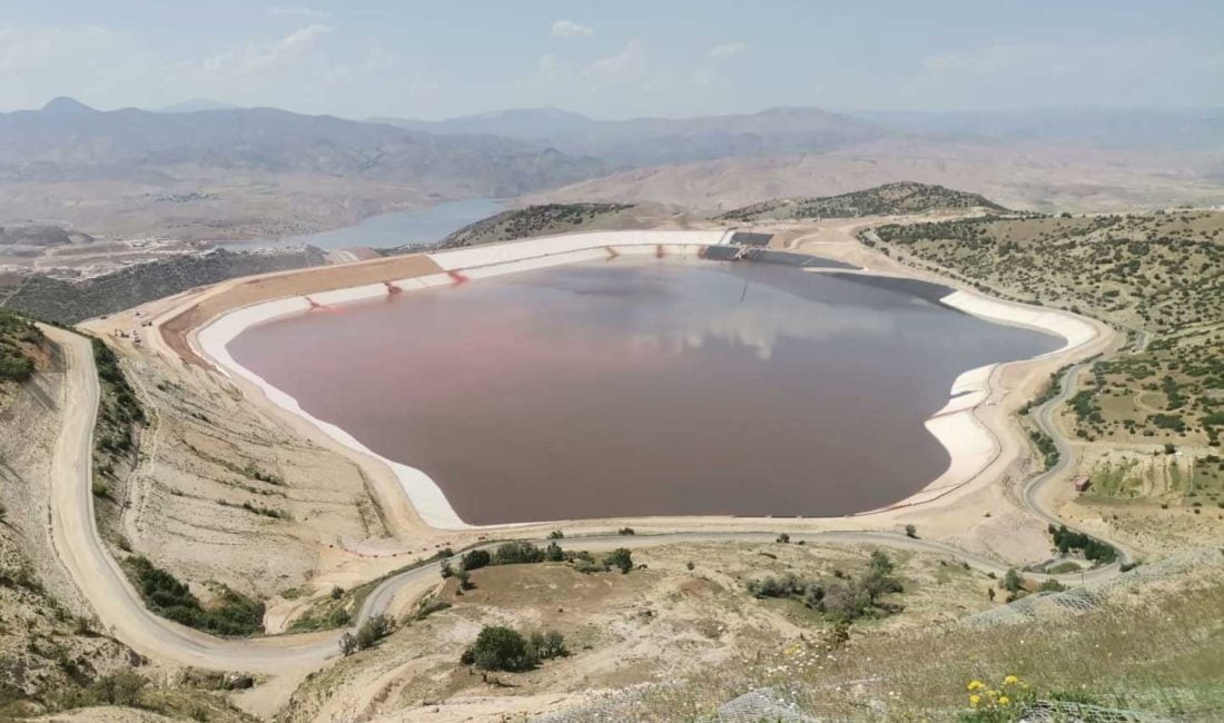 Sabırlı Deresi'nin Fırat Nehri'ne ulaştığı menfezin kapakları kapatıldı