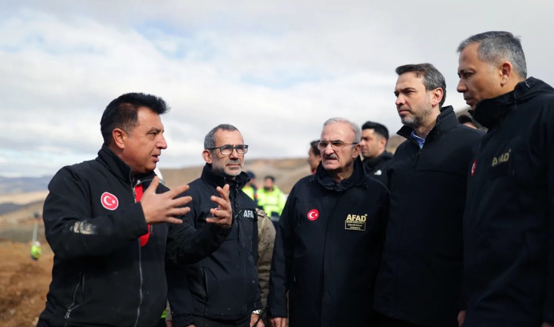 İçişleri Bakanı Ali Yerlikaya, Erzincan'daki maden göçüğünde toprak altına kalan