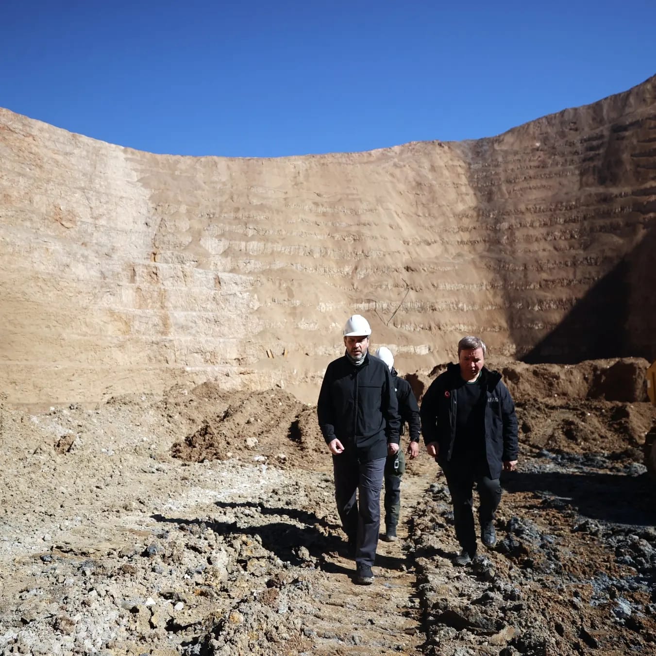 Enerji ve Tabii Kaynaklar Bakanı Alpaslan Bayraktar Erzincan'ın İliç ilçesinde