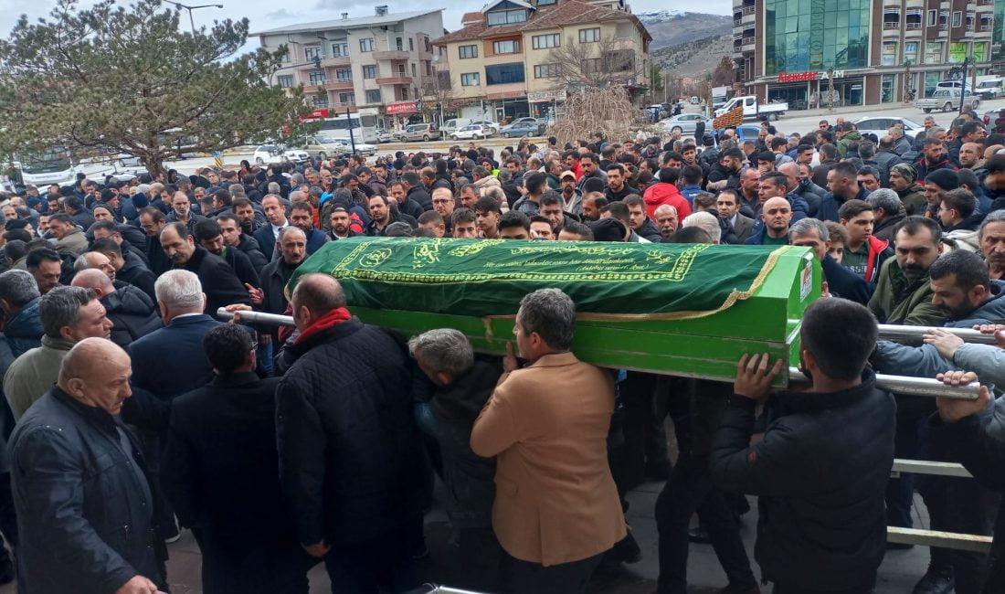 Erzincan'da oynadıkları tabancanın ateş