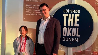 Okul Sporları Yıldızlar İl Birinciliği yüzme müsabakalarında sporcular derece elde