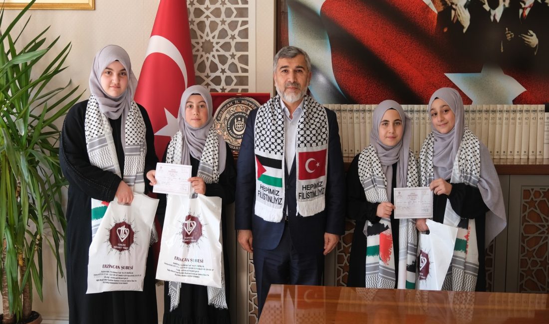 Harçlıklarını Gazze’li Çocuklar İçin Bağışladılar Hafız öğrenciler, harçlıklarıyla topladıkları yardım paralarını Gazze'li çocuklar için bağışladılar