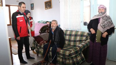 Hızır Erzincan Projesi kapsamında görevli personeller vatandaşları hanelerinde ziyaret ederek