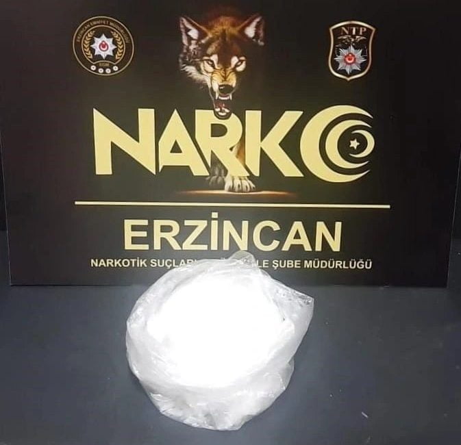 Otobüste yolcu olarak bulunan Ö.K isimli şüpheli şahsın üstünde ve