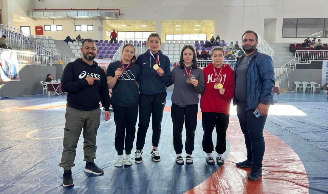 U17-U20 Kadınlar Güreş Türkiye Şampiyonası’nda Erzincanlı Sporculardan Büyük Başarı