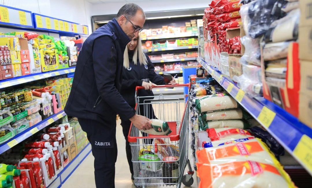 Erzincan Belediyesi Zabıta Müdürlüğü ekipleri Ramazan ayı dolayısı ile marketlerde