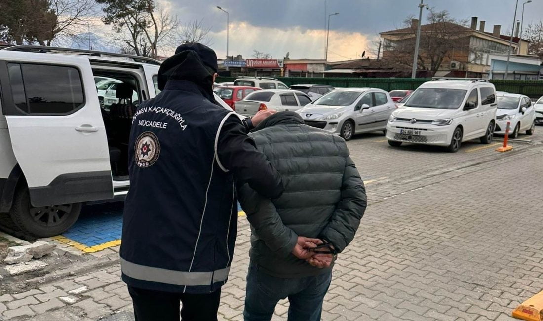 Araç şoförü M.K. isimli şüpheli şahıs Göçmen Kaçakçılığı Yapmak suçundan