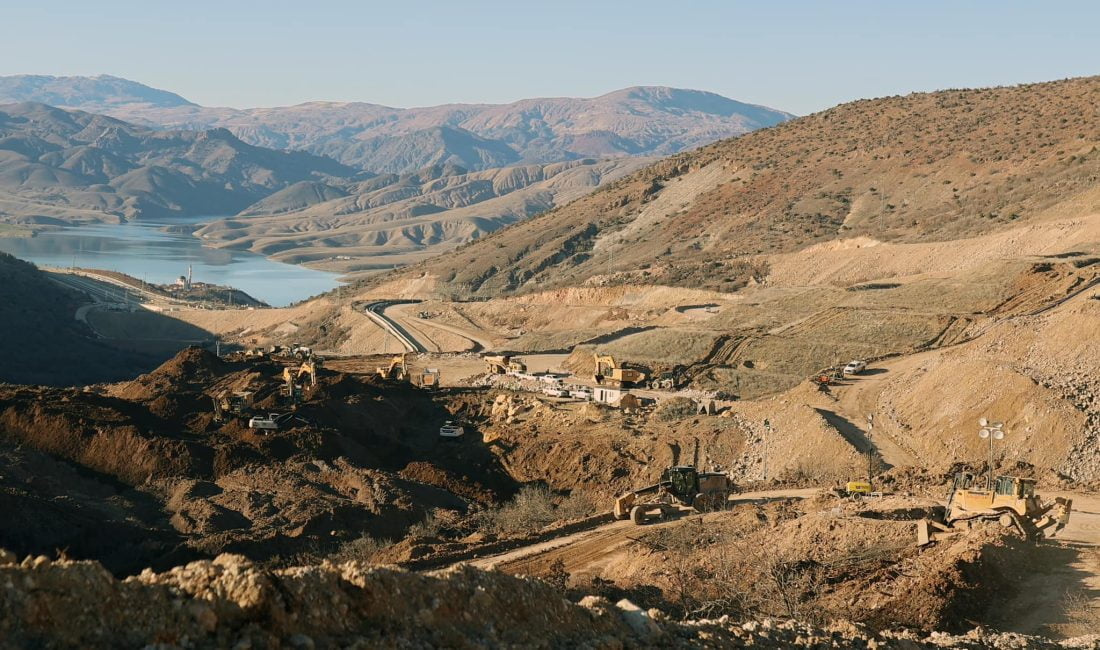 Toprak kaymasına ilişkin soruşturmada, idari pozisyondaki 2 mühendis tutuklandı.