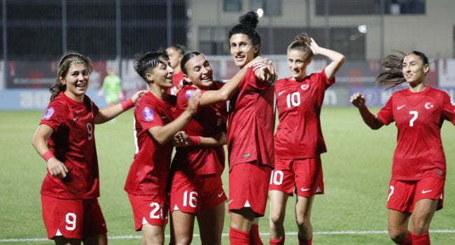 Türkiye - Azerbaycan Kadın A Millî Takım müsabakasına Erzincan 13