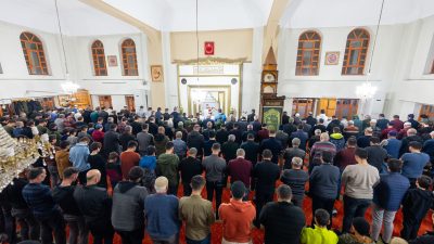 Rahmet, mağfiret ve bereket ayı Ramazan ayının ilk teravih namazı