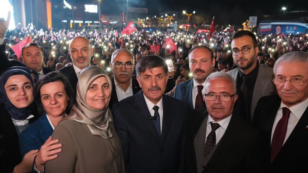 Erzincan Belediye Başkanlığı seçimlerinde Cumhur İttifakı’nın adayı Bekir Aksun tekrar