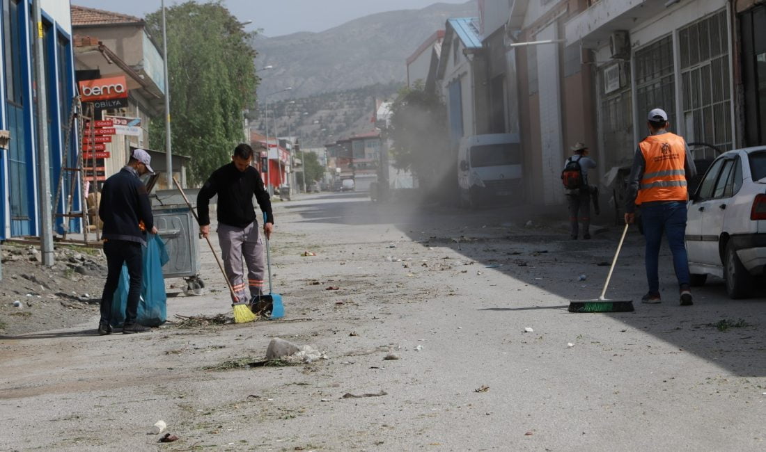 Eski Sanayi Sitesinde Genel Temizlik Çalışması Yapıldı Erzincan Belediyesi Temizlik İşleri Müdürlüğü ekipleri, şehir genelinde temizlik çalışmalarına