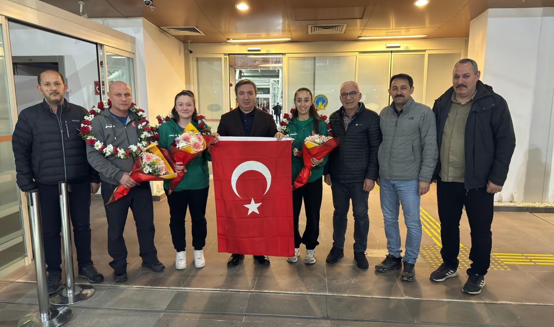 Milli Sporculara Coşkulu Karşılama Erzincanlı milli sporcular Bengisu Erçetin ve Nazlıcan İnci Erzincan’a döndü