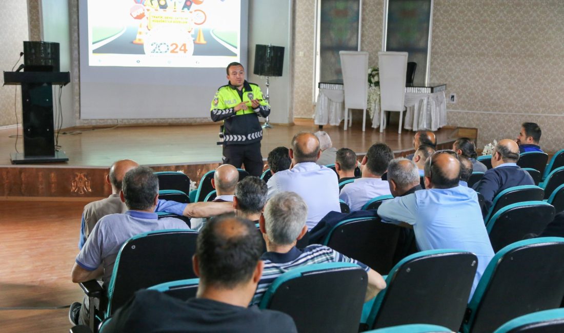 Halk Otobüsü Şoförlerine Genel Trafik Eğitimi Verildi