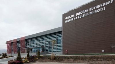 Su içmek isteyenler, Erdoğan Büyükkasap Kongre ve Kültür Merkezinde bulunan