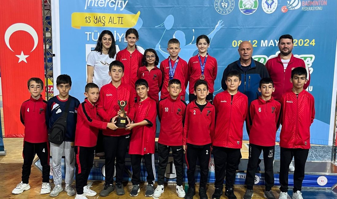 Erzincan İl Özel İdaresi Spor Kulübü Türkiye Üçüncüsü Türkiye Badminton şampiyonasında Erzincan İl Özel İdaresi Spor Kulübü sporcuları