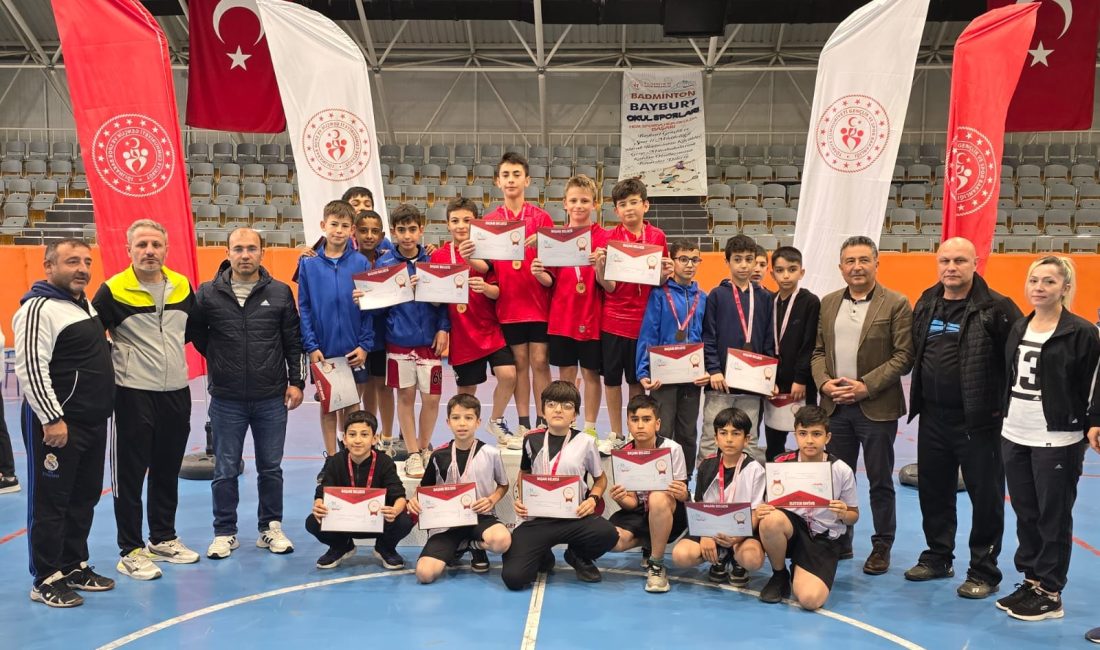 Erzincanlı badmintoncular grup birincisi