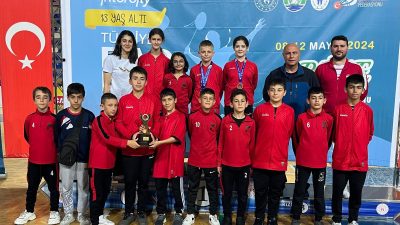 Türkiye Badminton şampiyonasında Erzincan İl Özel İdaresi Spor Kulübü sporcuları