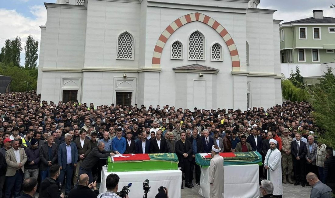 Ramazan Çimen ve Kenan Öz’ün Cenazeleri Toprağa Verildi Erzincan İliç’teki maden sahasında toprak altından çıkarılan iki işçi son
