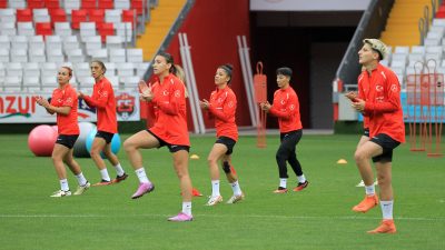 2025 Avrupa Şampiyonası Elemeleri B Ligi 1. Grup'ta mücadele eden