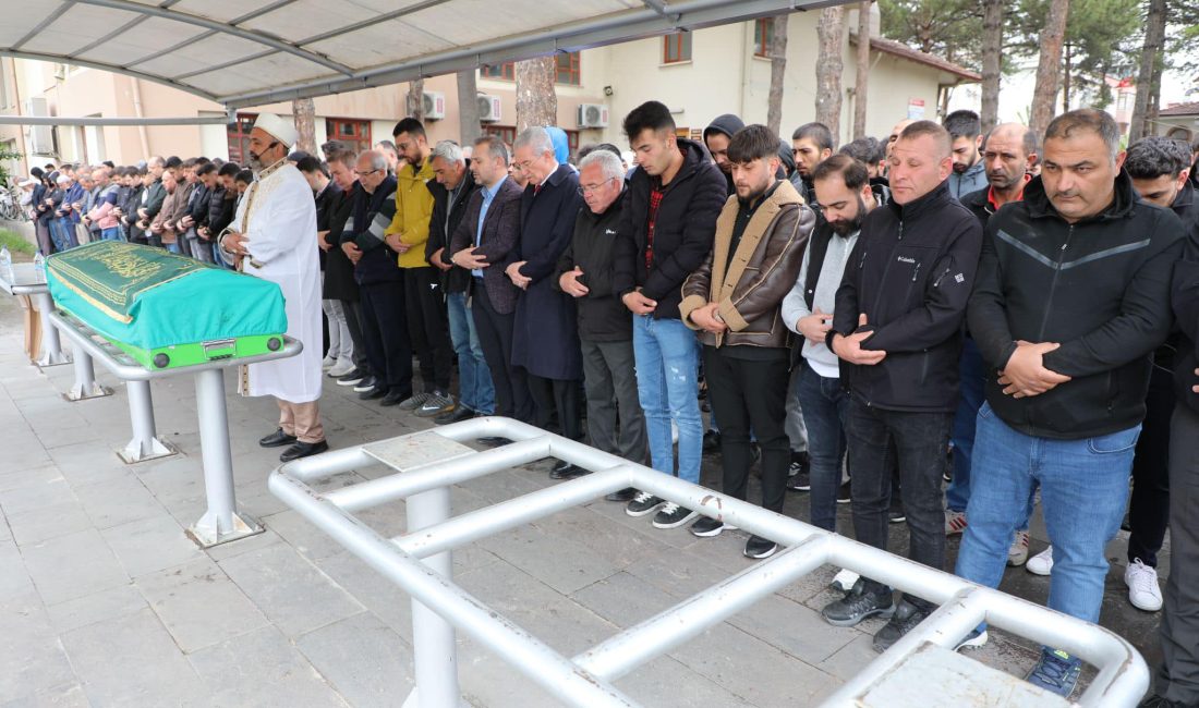 Sedat San Son Yolcuğuna Uğurlandı Trafik kazasında hayatını kaybeden Sedat San, son yolcuğuna uğurlandı.