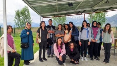 Yüksek Kimyager Hakan Boz, öğrencilere tesislerin işleyişi hakkında detaylı bilgiler