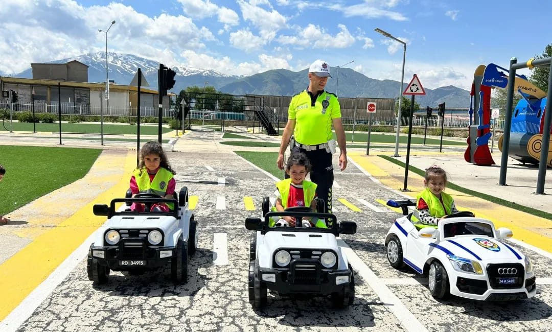 Çocuk Trafik Eğitim Parkı ile Eğlenerek Trafik Eğitiminin Temelleri Atıldı.