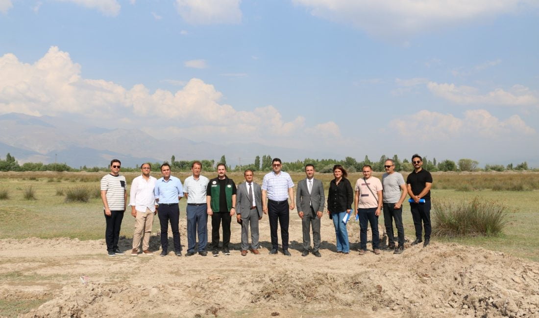 Erzincan Toplu Sera Bölgesinde ilk kazma vuruldu. 