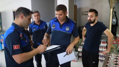 Erzincan Belediyesi Zabıta Müdürlüğü ekipleri, halkın gıda güvenliğini korumak amacıyla