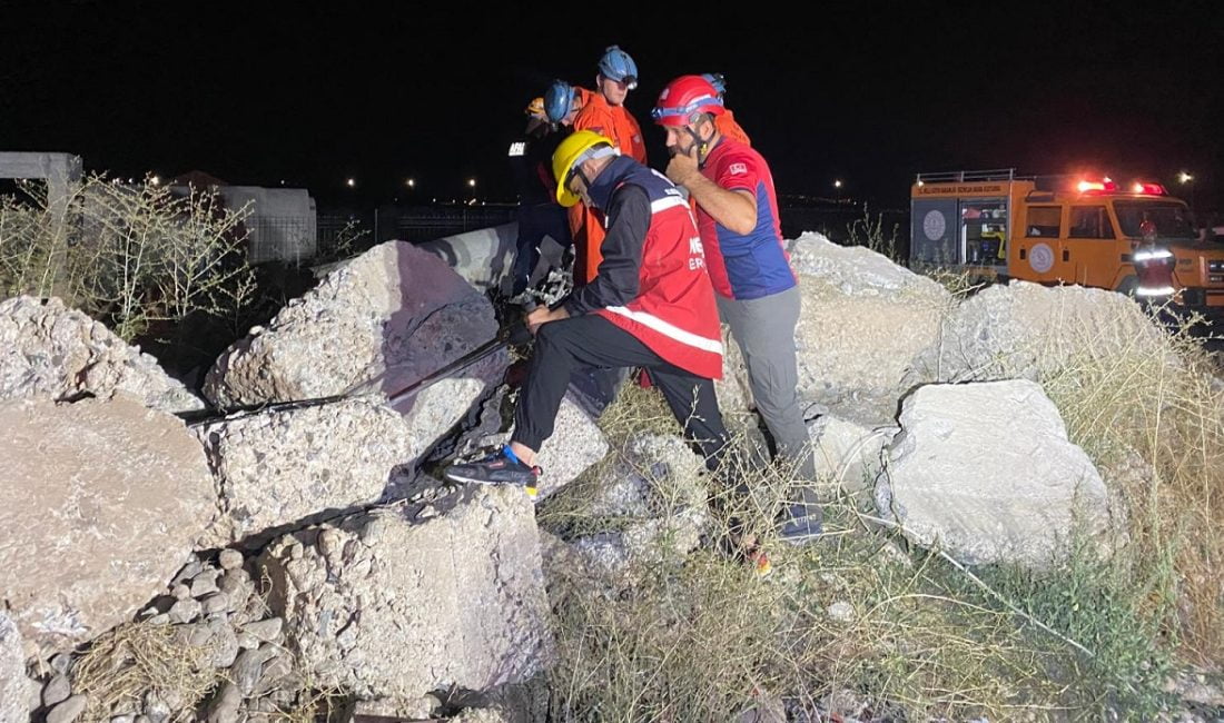 Bingöl’de olası 7 büyüklüğündeki deprem için bölgesel tatbikat gerçekleştiriliyor. Olası