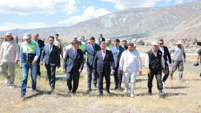 
Ekşisu bölgesinde yürütülen “Jeofizik Etüd” çalışmalarını yerinde inceledi.
