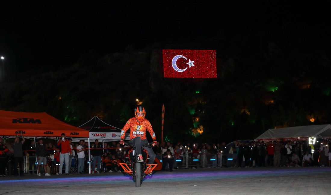 Ergan Dağı Kayak Merkezi'nde, Birkan Polat Motosiklet Akrobasi Şov