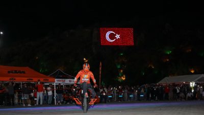 Ergan Dağı Kayak Merkezi'nde, Birkan Polat Motosiklet Akrobasi Şov