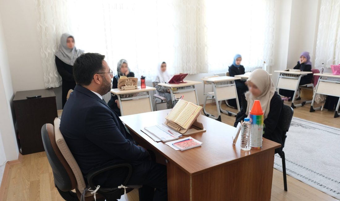 Erzincan İl Müftüsü İsmail Fakirullahoğlu, Süreyya Hanım Kız Kur'an Kursu'nu