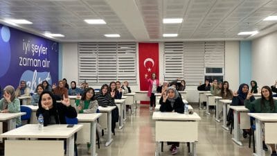 Erzincan Kız Öğrenci Yurdu Edebiyat Atölyesi’nde düzenlenen İşaret Dili Kursu,