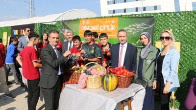 Erzincan Demirkent TOKİ Ortaokulu’nda düzenlenen etkinlik renkli görüntülere sahne oldu.