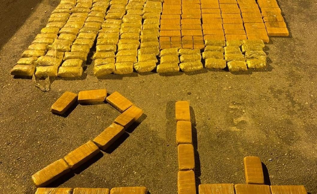 Uyuşturucu Tacirlerine Geçit Yok! Erzincan İl Emniyet Müdürlüğü ekipleri, Erzurum-Erzincan karayolu üzerindeki Akyazı uygulama