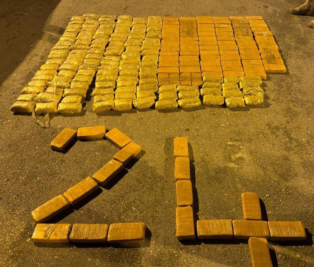 Erzincan İl Emniyet Müdürlüğü ekipleri, Erzurum-Erzincan karayolu üzerindeki Akyazı uygulama