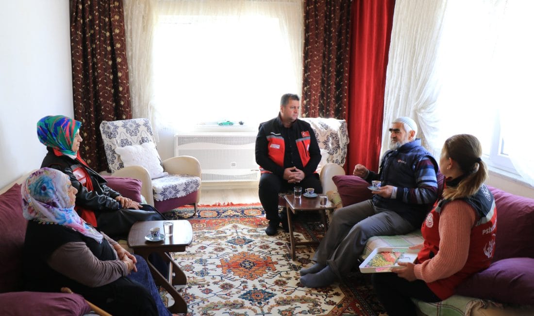 Erzincan'daki ulu çınarlar , “kahve bahane” diyerek yapılan ziyaretlerle onurlandırılıyor.