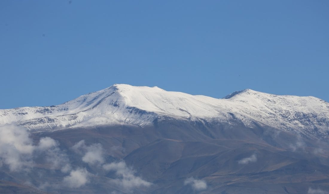 Erzincan’ın en yüksek noktası olan 3 bin 549 metre yüksekliğindeki