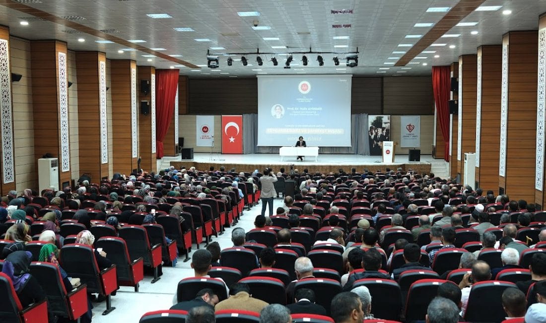 Erzincan’da “Peygamberimiz ve Şahsiyet İnşası” Konulu Konferans Düzenlendi