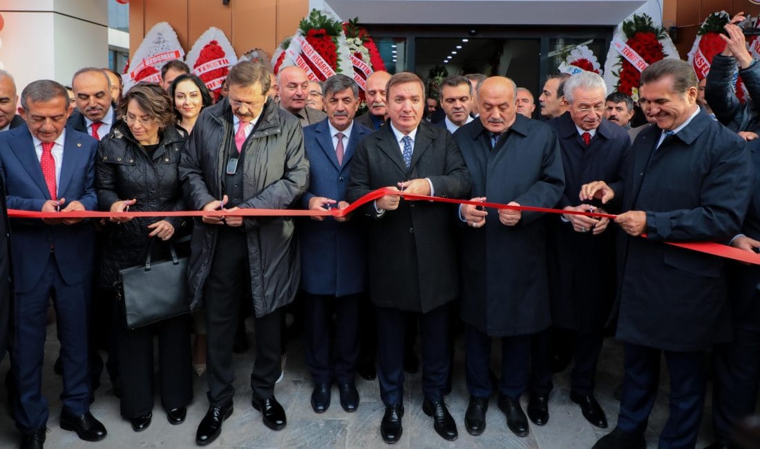 Düzenlenen açılış programına TOBB Başkanı M. Rifat Hisarcıklıoğlu, Vali Hamza