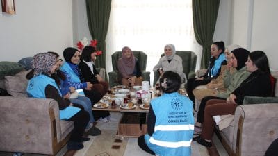 Erzincan Öğrenci Yurt Müdürlüğü’nün “Yalnız Değilsiniz” projesi kapsamında öğrenciler, yaşlı