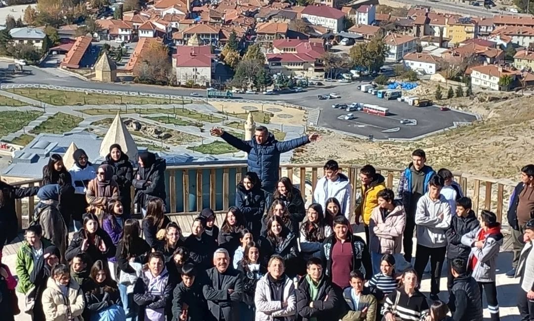 
Erzincan İl Milli Eğitim Müdürlüğü Demirkent TOKİ Ortaokulu Öğrencileri Gençlik