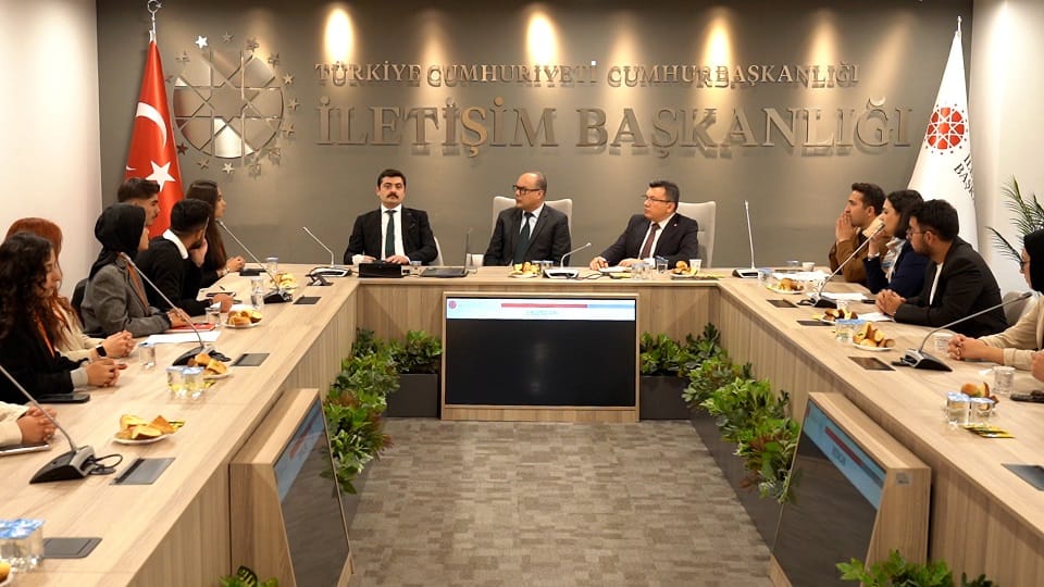 Gençlerin Gözüyle Kent Diplomasisi Projesinde Tamamlandı Cumhurbaşkanlığı İletişim Başkanlığı Erzincan Bölge Müdürlüğü tarafından yürütülen “Gençlerin Gözüyle