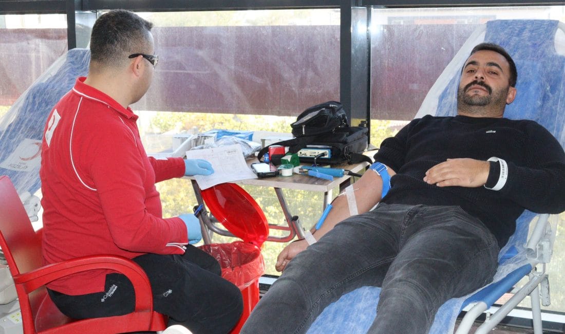 Erzincan Gençlik ve Spor İl Müdürlüğü Personeli ve Gençlerden Kan