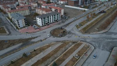 Erzincan Belediyesi Geçit Yerleşkesi kavşağında başlattığı yenileme çalışmasını tamamlamak üzere